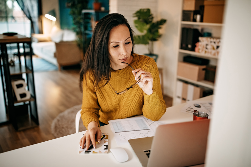 Vrouw Achter Laptop